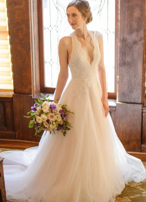 Ball-gown/princess Halter Sleeveless Court Train Tulle Wedding Dress With Lace