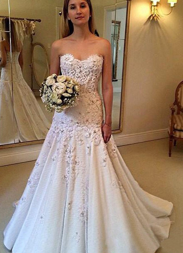 Satin Sweep Train Ball-gown/princess Sleeveless Sweetheart Lace Up Wedding Dress With Appliqued