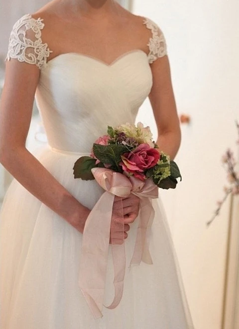 Ball-gown/princess Sweetheart Sleeveless Court Train Tulle Wedding Dress With Lace Sashes