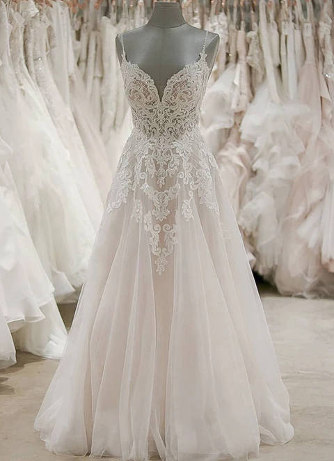 Ball-gown/princess Sweetheart Sleeveless Sweep Train Tulle Wedding Dress With Appliqued