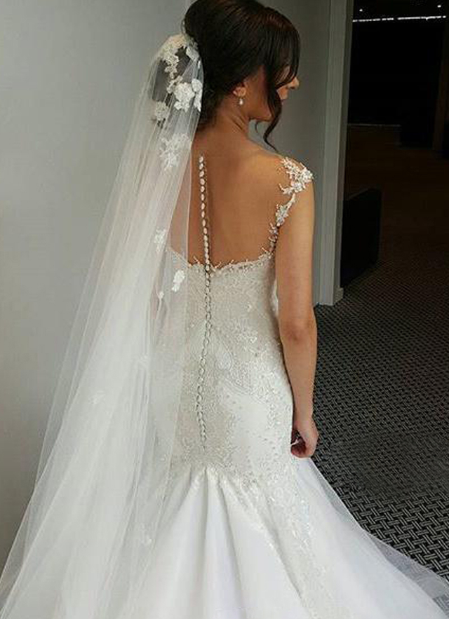 Sheath/column Sleeveless Sweetheart Chapel Train Tulle Wedding Dress With Appliqued Lace