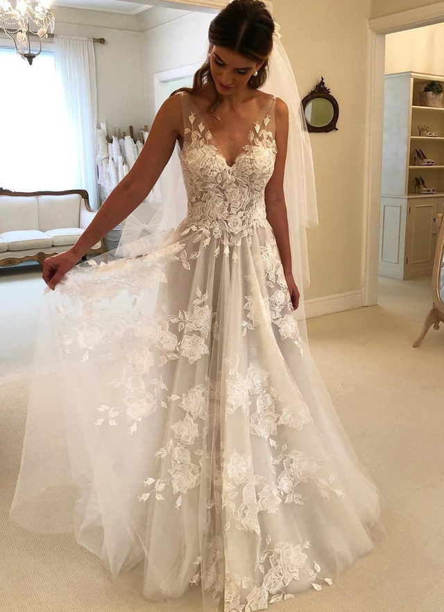 Tulle Wedding Dress A-line/princess Appliqued V-neck Sweep Train