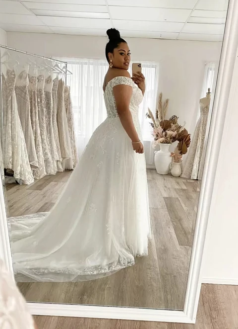 Ball-gown/princess Off-the-shoulder Sleeveless Court Train Lace Tulle Wedding Dress