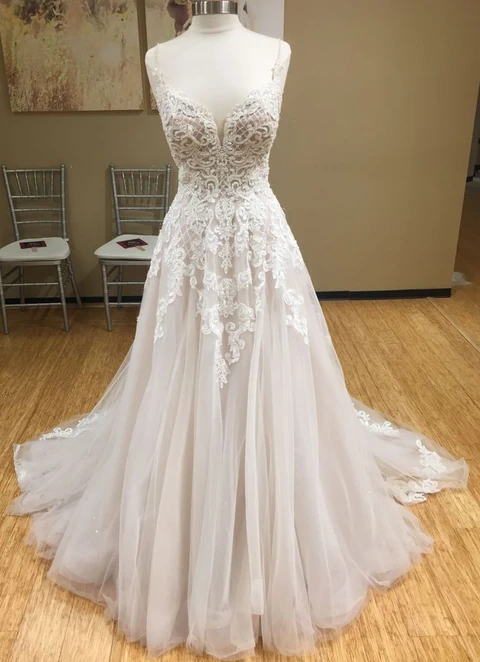 A-line V-neck Sleeveless Court Train Tulle Wedding Dress With Appliqued