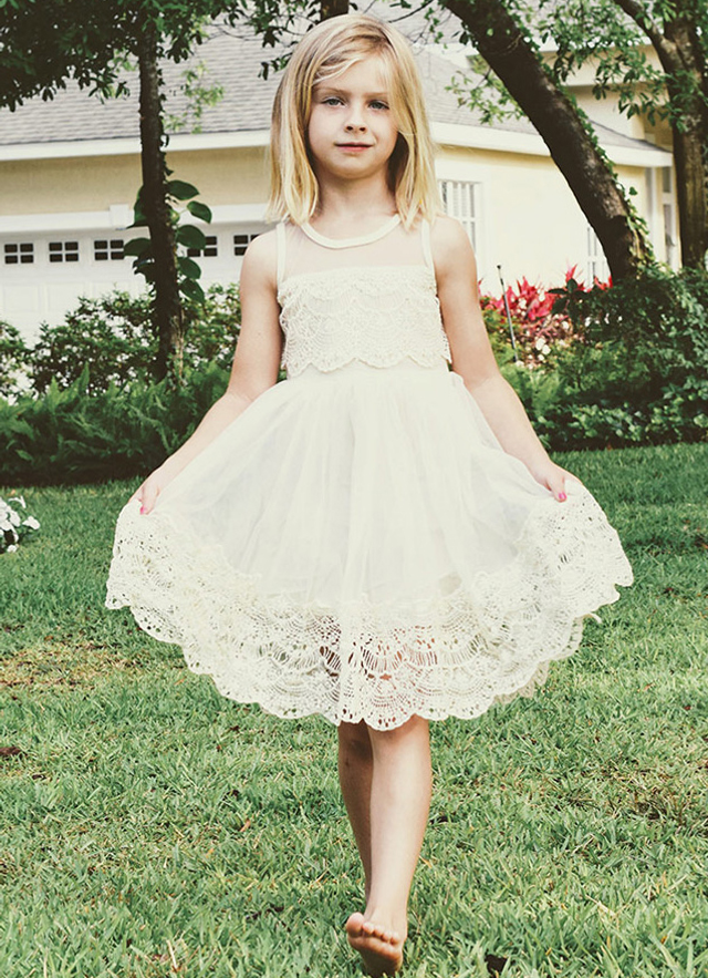 A Line Knee-length Scoop Sleevesless Tulle Flower Girl Dresses With Lace