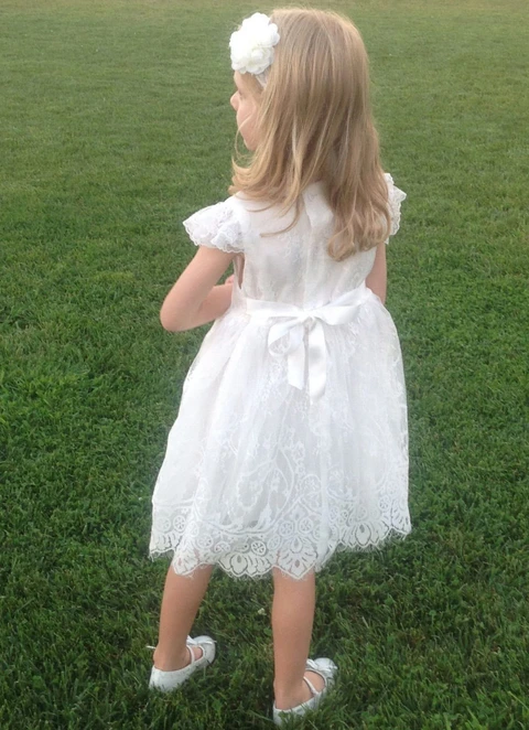 A Line Knee-length Scoop Sleevesless Lace Sashes Flower Girl Dresses