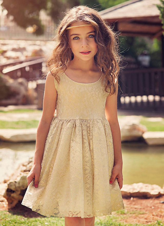 Ball-gown/princess Knee-length Scoop Sleevesless Lace Flower Girl Dresses With Flower