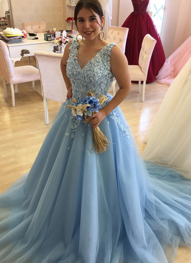 Ball Gown V Neck Sleeveless Tulle Glitter Court Train Dresses With Appliqued