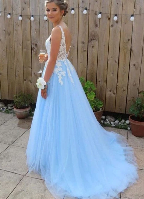 A-line/princess V-neck Sleeveless Sweep/brush Train Applique Tulle Dresses