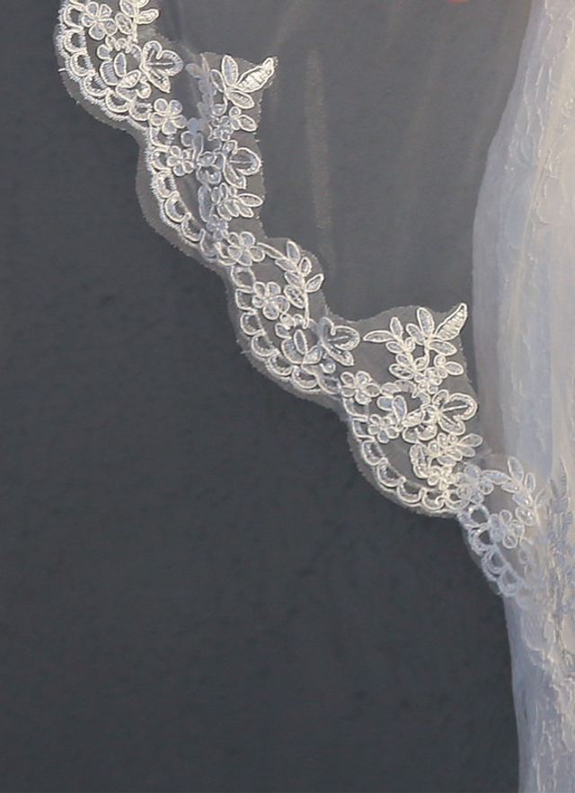 Single Layer Bridal Veil Fine Lace Short